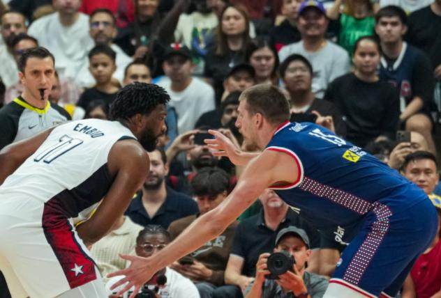 星空电竞官方网站-美国男篮首发之争！恩比德引争议，浓眉比他更配？